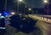 Нетрезвый водитель «Фольксвагена» на Производственной врезался в столб