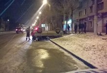 На Воровского пьяный водитель на машине врезался в дерево