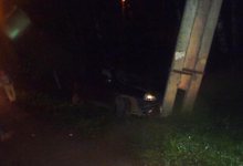 Под Нововятском «Опель Корса» врезался в опору ЛЭП