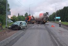 В Кировской области на трассе легковушка врезалась в бетономешалку: есть пострадавшие