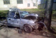 В Лянгасово водитель на «Шевроле» врезался в дерево