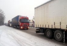 Дальнобойщиков услышали: минтранс отсрочил налог для большегрузов