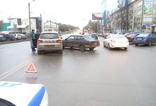 На Воровского «девяносто девятая» врезалась в «Фольксваген»