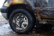 В Кирове на стоянке загорелся автомобиль  Chevrolet NIVA