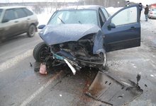 На трассе Киров — Советск произошло лобовое столкновение «Форда» и «Шевроле»