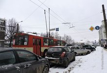 Пробки в Кирове: обилие снега ухудшило ситуацию на дорогах города