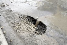 Рейд по ямам. Водители Кирова хотят заставить «дорожников» работать