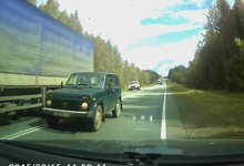 Водитель «Нивы», выехавший на встречку, чуть не устроил ДТП на трассе