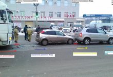 На Производственной по цепной реакции столкнулись 4 автомобиля