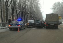 5 столкнувшихся автомобилей перекрыли Октябрьский проспект