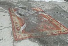 Жители Кирова хотят «отремонтировать» дороги коврами