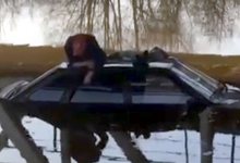 Появилось видео с утонувшей в Кирово-Чепецком районе машиной
