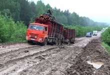 «Проехать можно только на тракторе»: когда дороги в Лузском районе восстановят