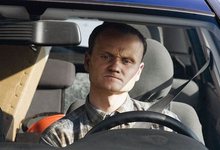 А что вас нервирует, когда вы на машине?
