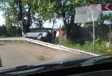 В Чистых Прудах иномарка перелетела через ограждение