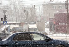 Последствия снегопада: фура перегородила дорогу в Чистые Пруды