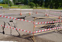 В Чепецке на проезжей части провалился асфальт