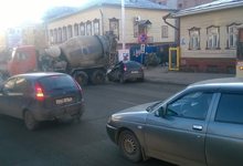 На Преображенской КамАЗ подмял под себя «Ладу Калину»