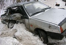 В Кировской области автомобилист на «Ниссане» сбил водителя, просившего о помощи