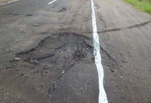 В Кировской области нанесли разметку на неотремонтированную дорогу