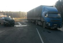 Грузовик «Вольво» врезался в «Тойоту»