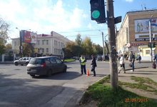 Автомобиль cбил женщину на Карла Маркса. Водитель скрылся