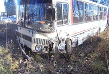 В Слободском районе автомобиль «БМВ» врезался в «ПАЗик»