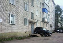 В Чепецке водитель «Форда» устроил ДТП, а потом «припарковался» на крыльце дома