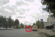 В Нововятске велосипедист перелетел через руль, врезавшись в пешехода 