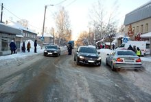 Водитель «Фольксвагена» сбил мать с ребенком в Чистых Прудах