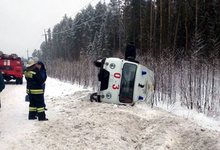 Автомобиль «скорой» перевернулся на трассе