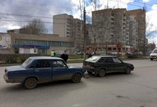 На Воровского водитель «семерки» протаранил «четырнадцатую»