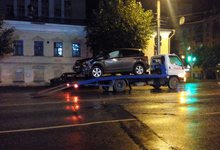 У детской Филармонии столкнулись 2 легковушки