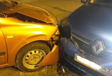 На перекрестке Октябрьского и Свердлова «поцеловались» «Лада» и «Рено»