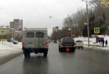 Не успел затормозить: внедорожник въехал в Ford на «зебре»