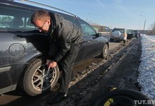 «Пробил колесо, есть домкрат?»