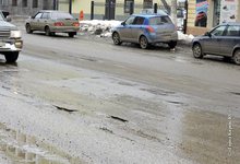 Ремонт дорог в Кирове: одно лечим, другое калечим