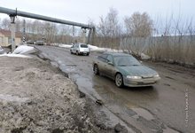 12 машин пробили колеса: ГИБДД выясняет, кто раскопал яму