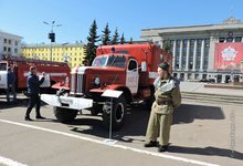 По улицам Кирова прошла колонна пожарной ретро-техники