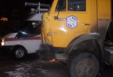 В Кирове КамАЗ КЧУС столкнулся с Фольксвагеном