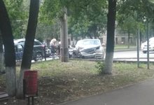 Две аварии подряд на Октябрьском проспекте. На месте МЧС и медики