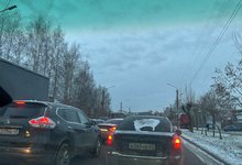 Трещина на лобовом — инспектор грозит штрафом. Что делать, разъясняет автоюрист