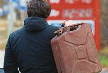 Кировчанин похитил с заправки 5 канистр бензина