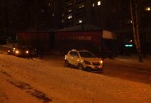 На Казанской фура протаранила 6 легковушек и въехала в дерево