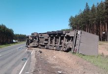 На трассе Подгорянка-Шихово перевернулась фура
