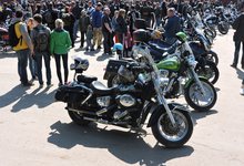 ​На Театральной площади собрались сотни байкеров