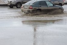 «Пришла весна — растаяли проблемы» : улица Московская утонула в воде