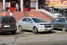 Стало известно, сколько зарабатывают таксисты и сколько их всего в России