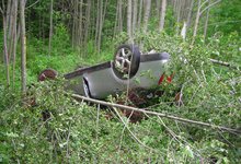 Nissan Teana вылетела с трассы в кювет