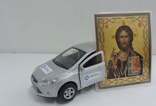 Сервис “Яндекс. Такси” запретил таксистам вешать иконки и четки